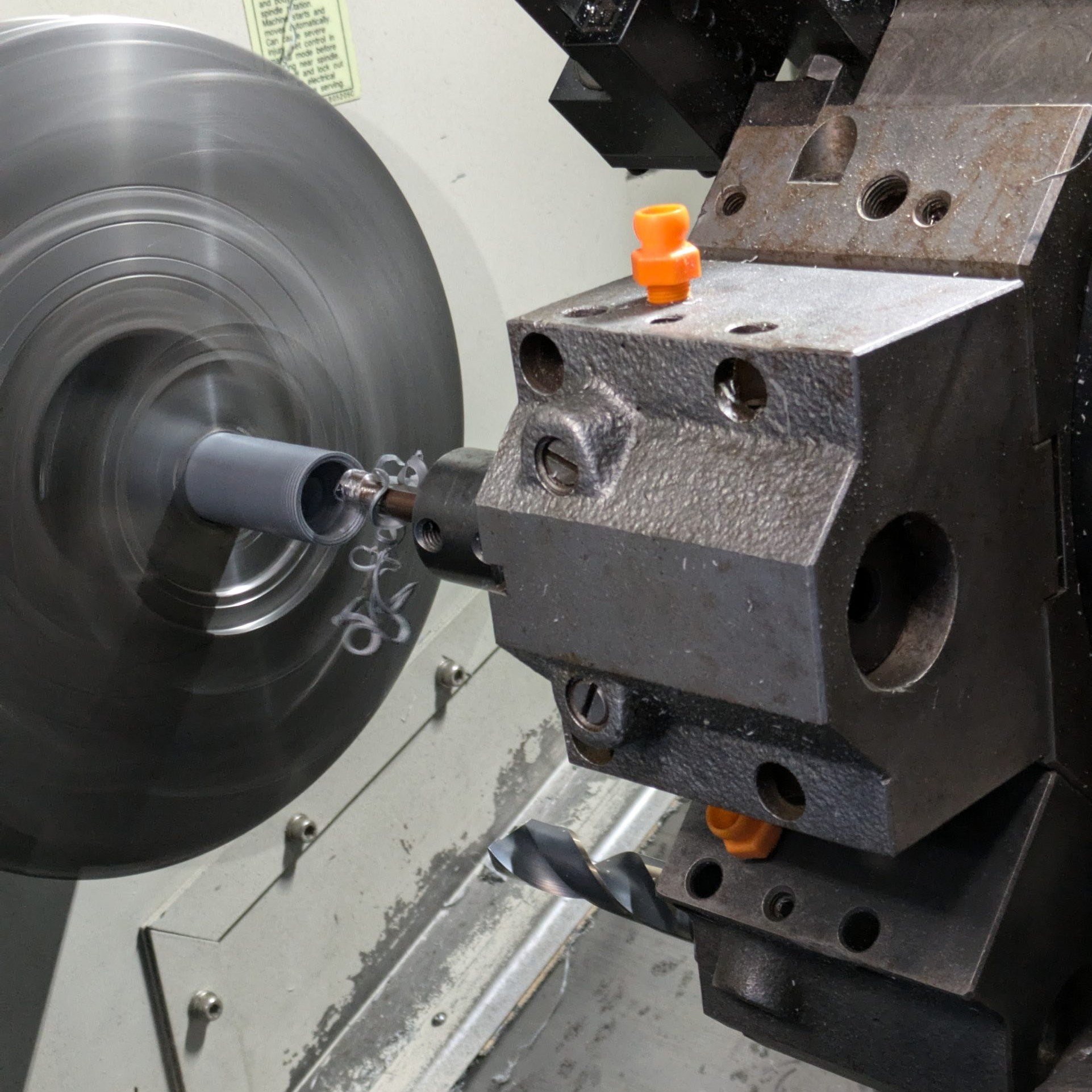 Torno CNC en funcionamiento